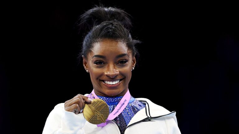 Simone-Biles-gold-medal.jpg