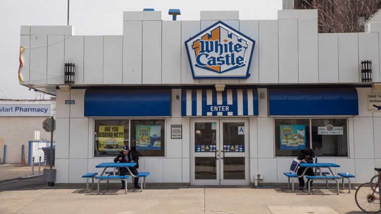 WHITE-CASTLE-RESTAURANT-GETTY.jpg