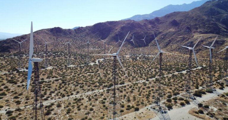 salka-cabazon-wind-farm-located-in-the-san-gorgonio-pass-near-palm-springs.JPG