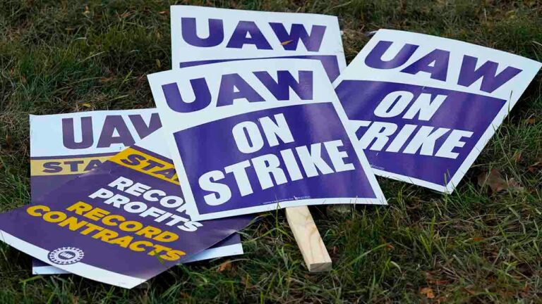 uaw-signs.jpg