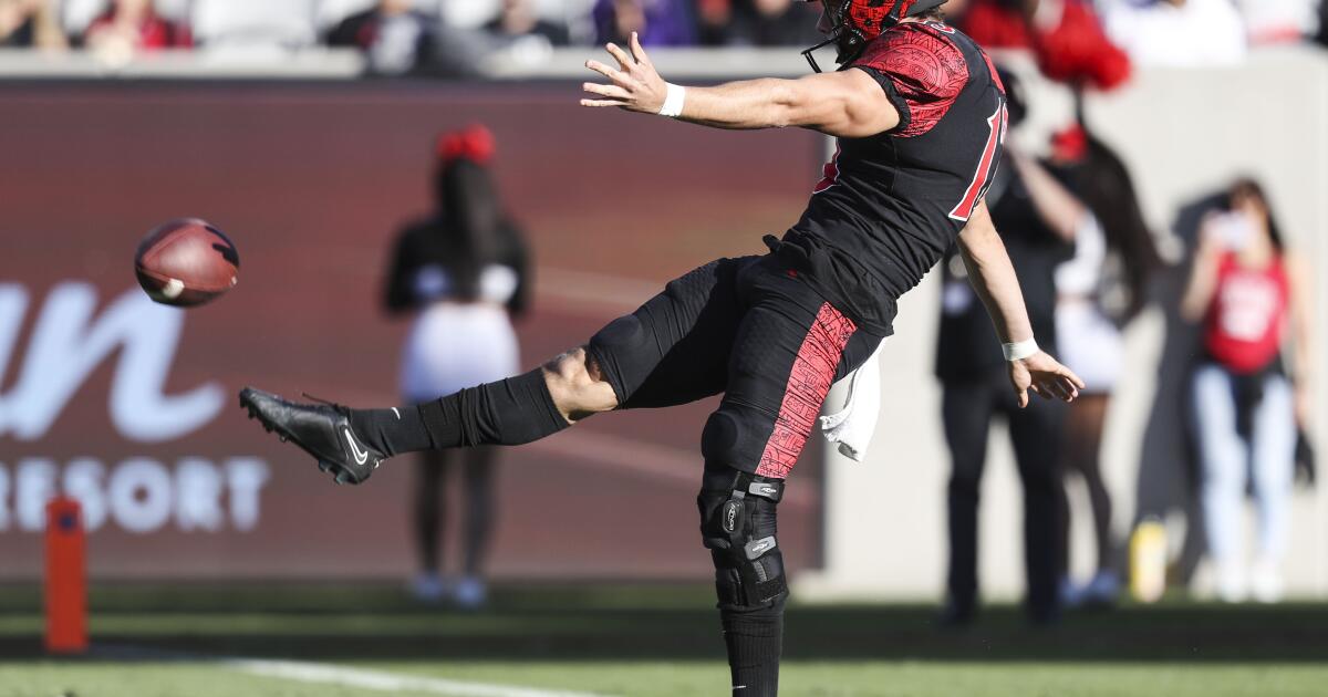 1211447-sd-sp-sdsu-unlv-football-015.jpg