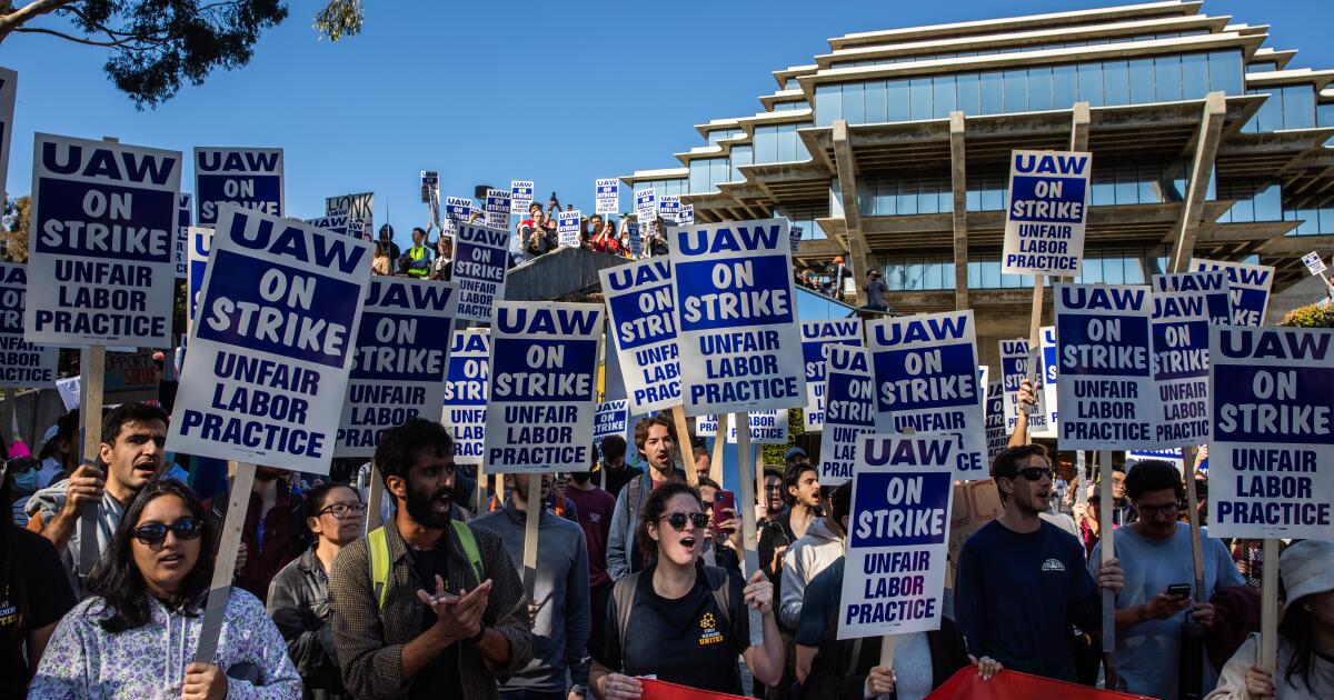 1216378-sd-me-uc-academic-strike-ah-384.jpg