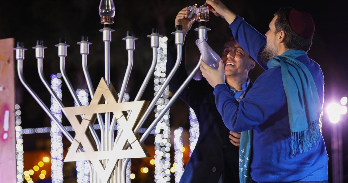 1231400-sd-me-liberty-menorah-xol-nl-002-m.jpg