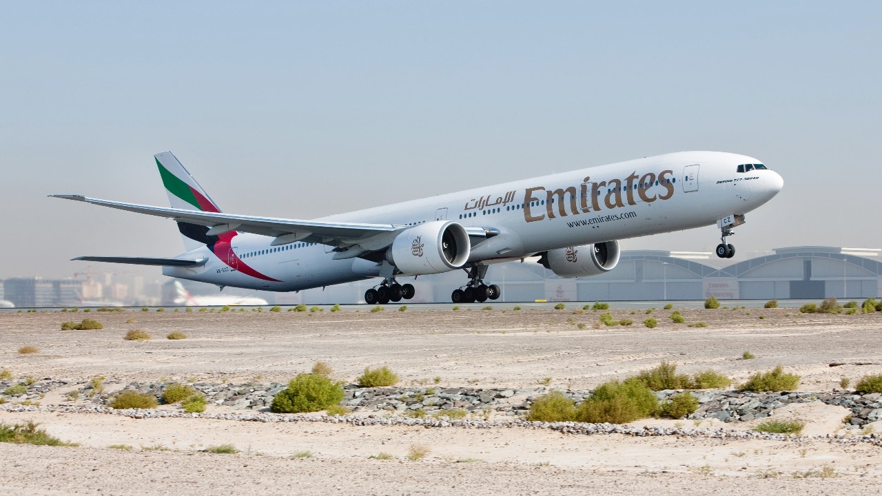 Boeing-777-300ER-Emirates.jpg