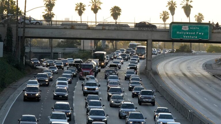 California-Highway-Ban-Gasoline-Cars-2035.jpg