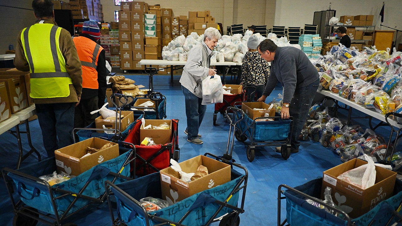 FOOD-BANK-DISTRIBUTION-CO-GETTY.jpg