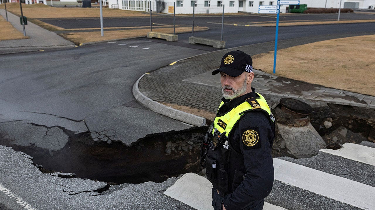 Iceland-road-crack.jpg