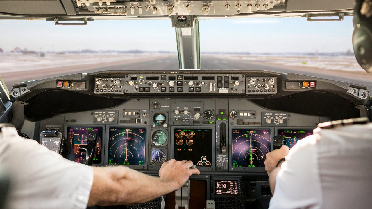 Pilots-generic-flying-Boeing.jpg