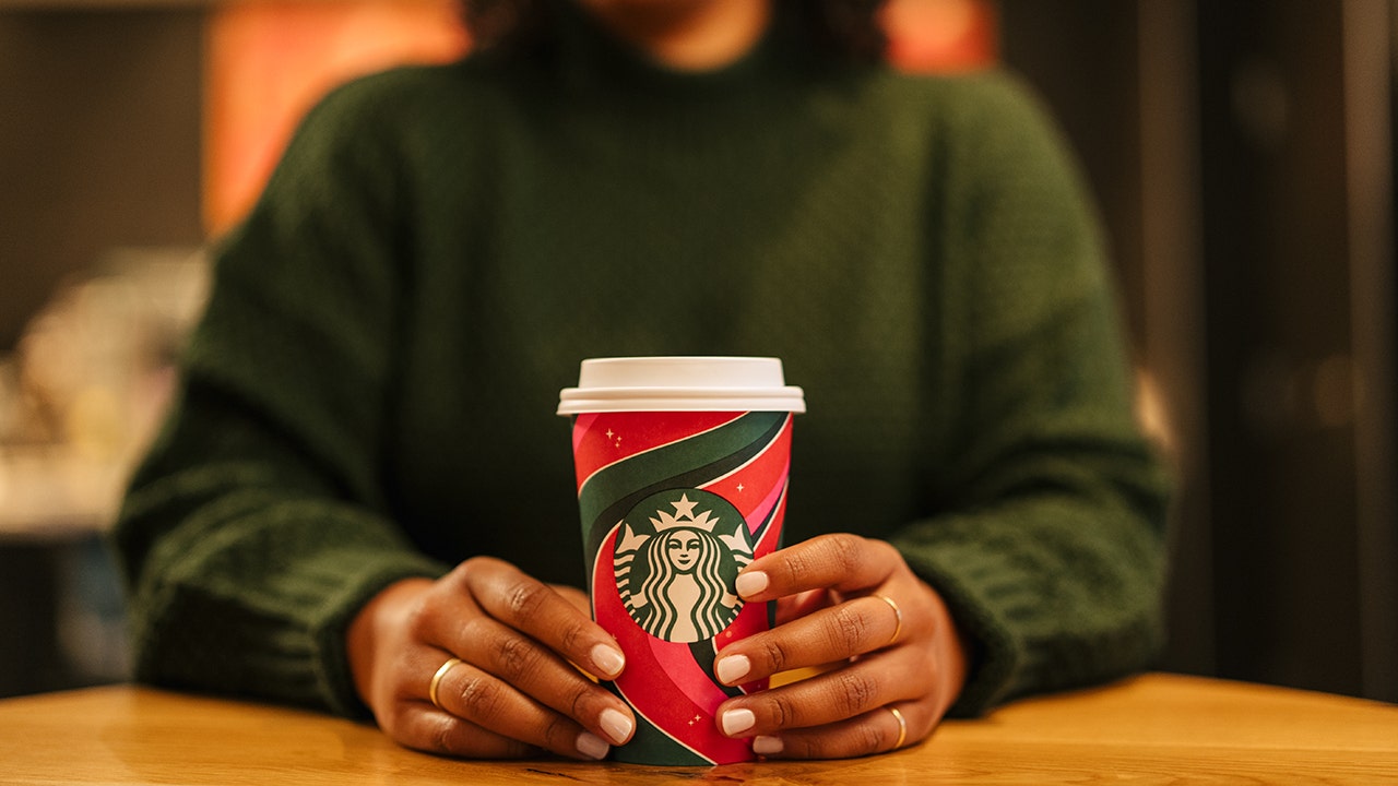 Starbucks-Holiday-Cup.jpg