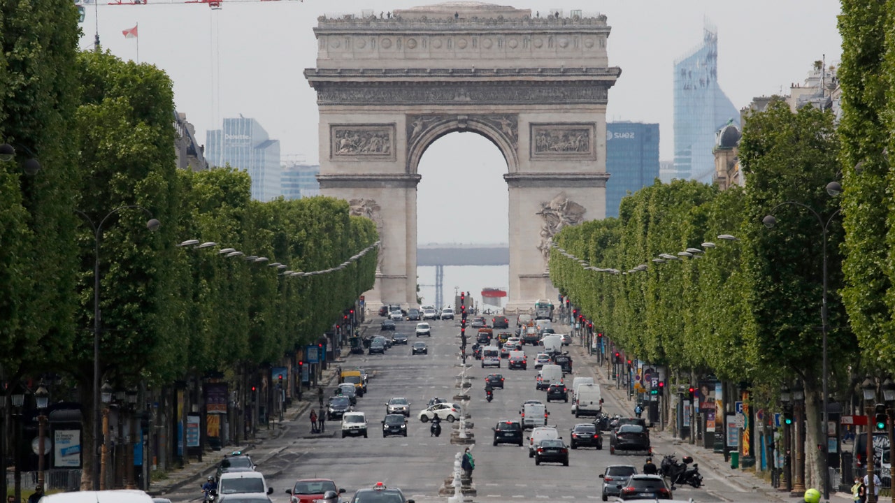 champs_elysee.jpg