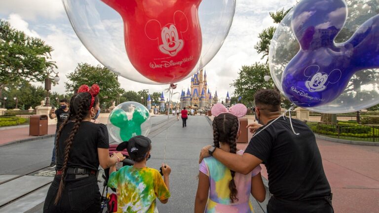 disney-world-family.jpg