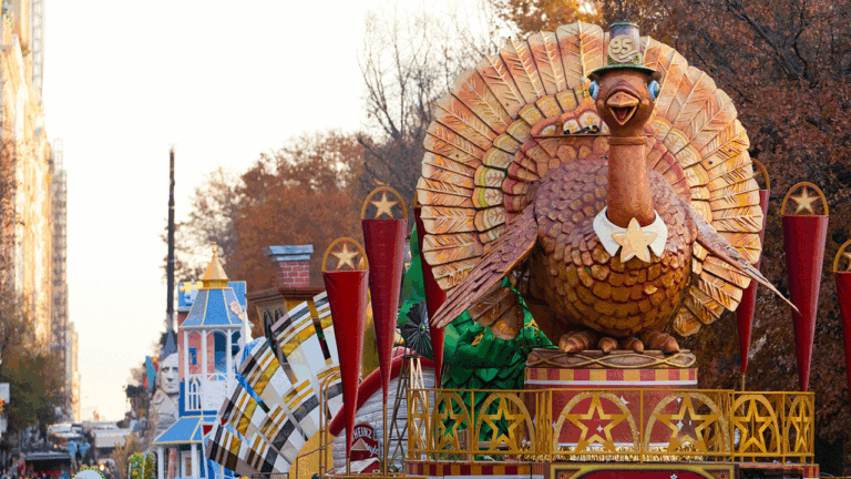 macys-thanksgiving-day-parade.gif