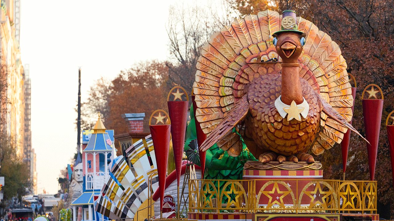 macys-thanksgiving-day-parade.gif