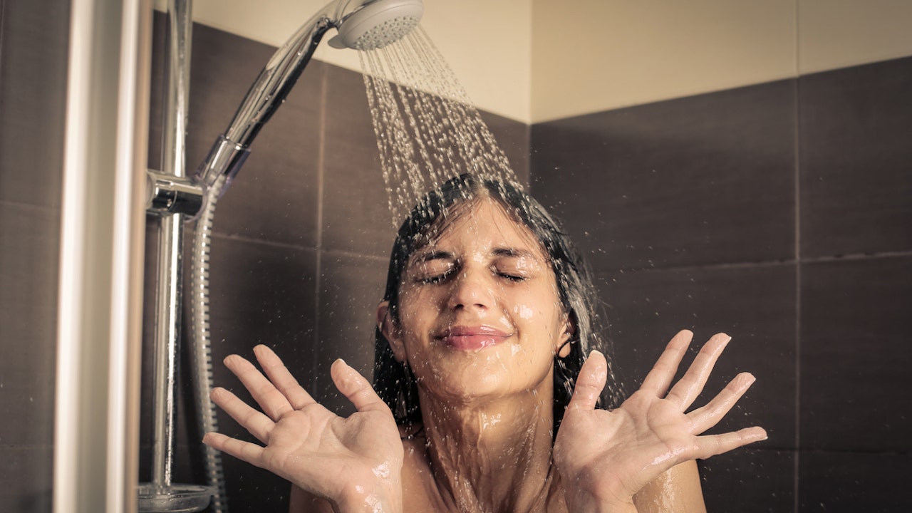 woman-cold-shower.jpg