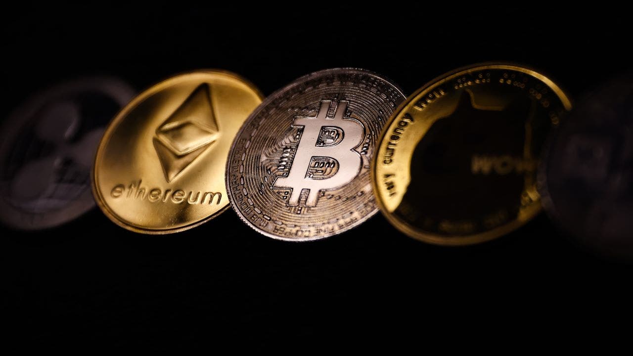 Bitcoin-Ethereum-Cryptocurrency-Blockchain-GettyImages-1244771640.jpg