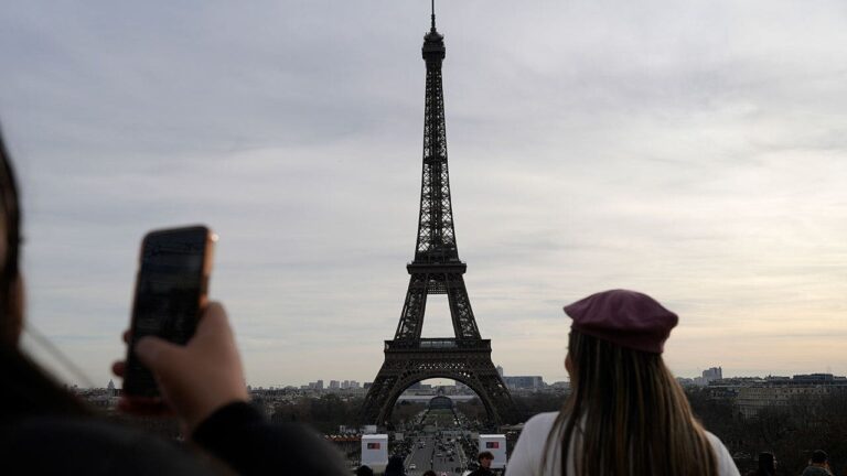 Eiffel-Tower-France.jpg