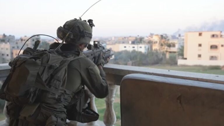 IDF-soldier-with-gun.jpg