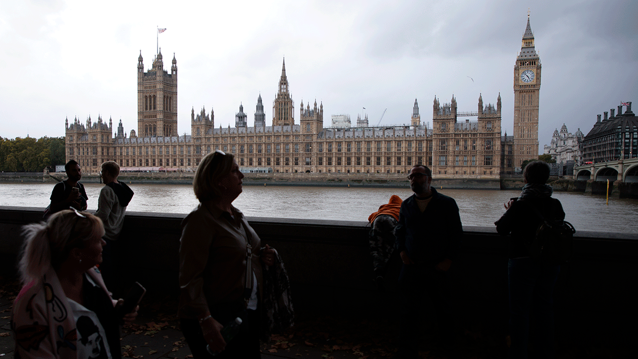 London-Houses-of-Parliament.gif