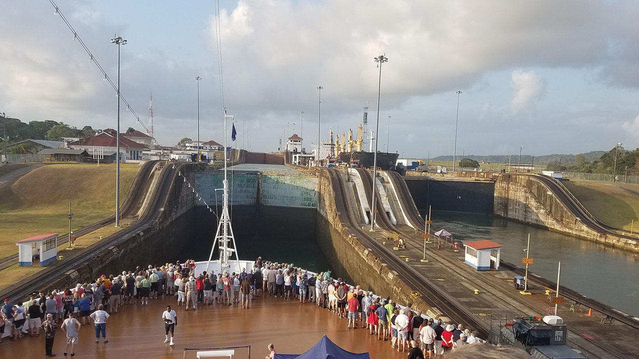 PANAMA-CANAL-SHIP-WATER-FOX-2.jpg