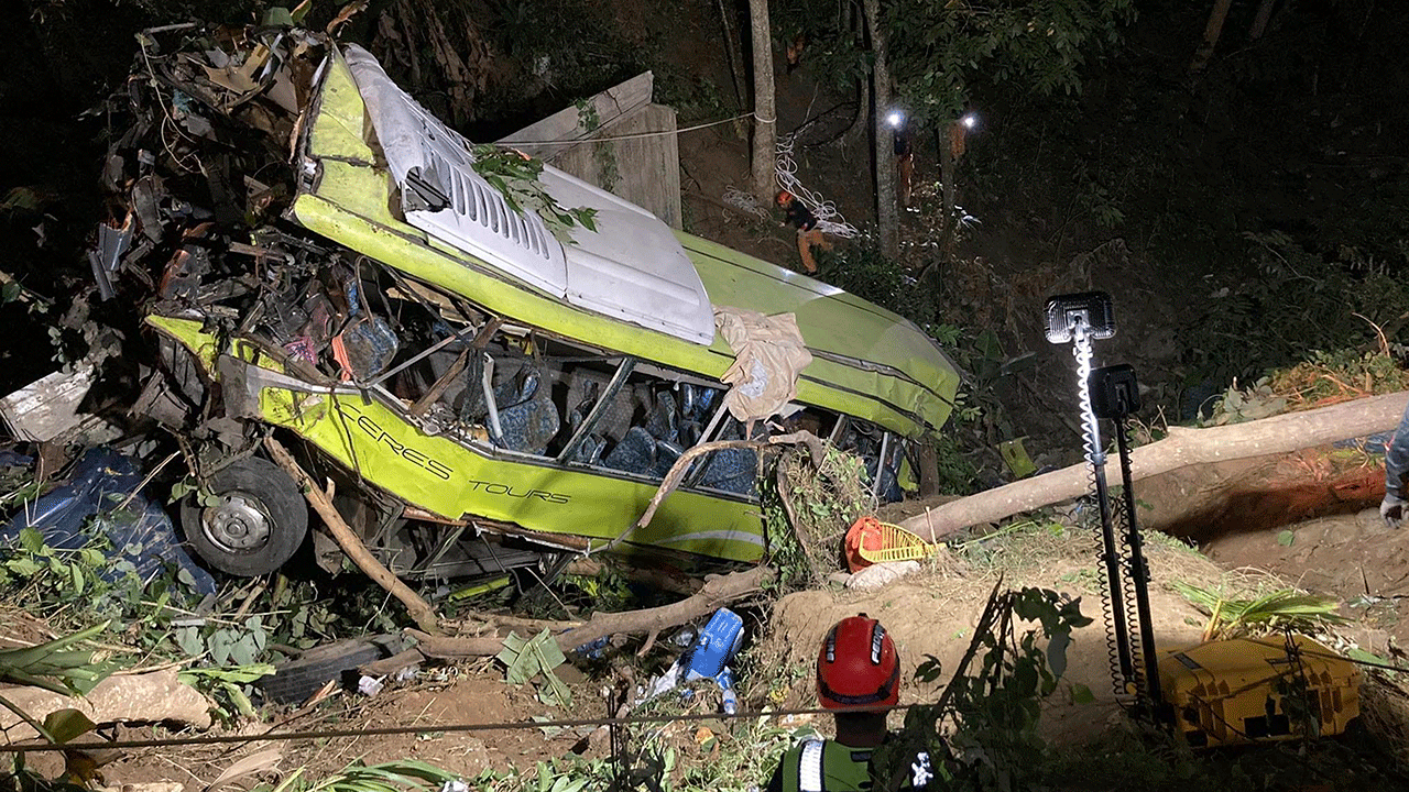 Philippines-Bus-Crash.gif