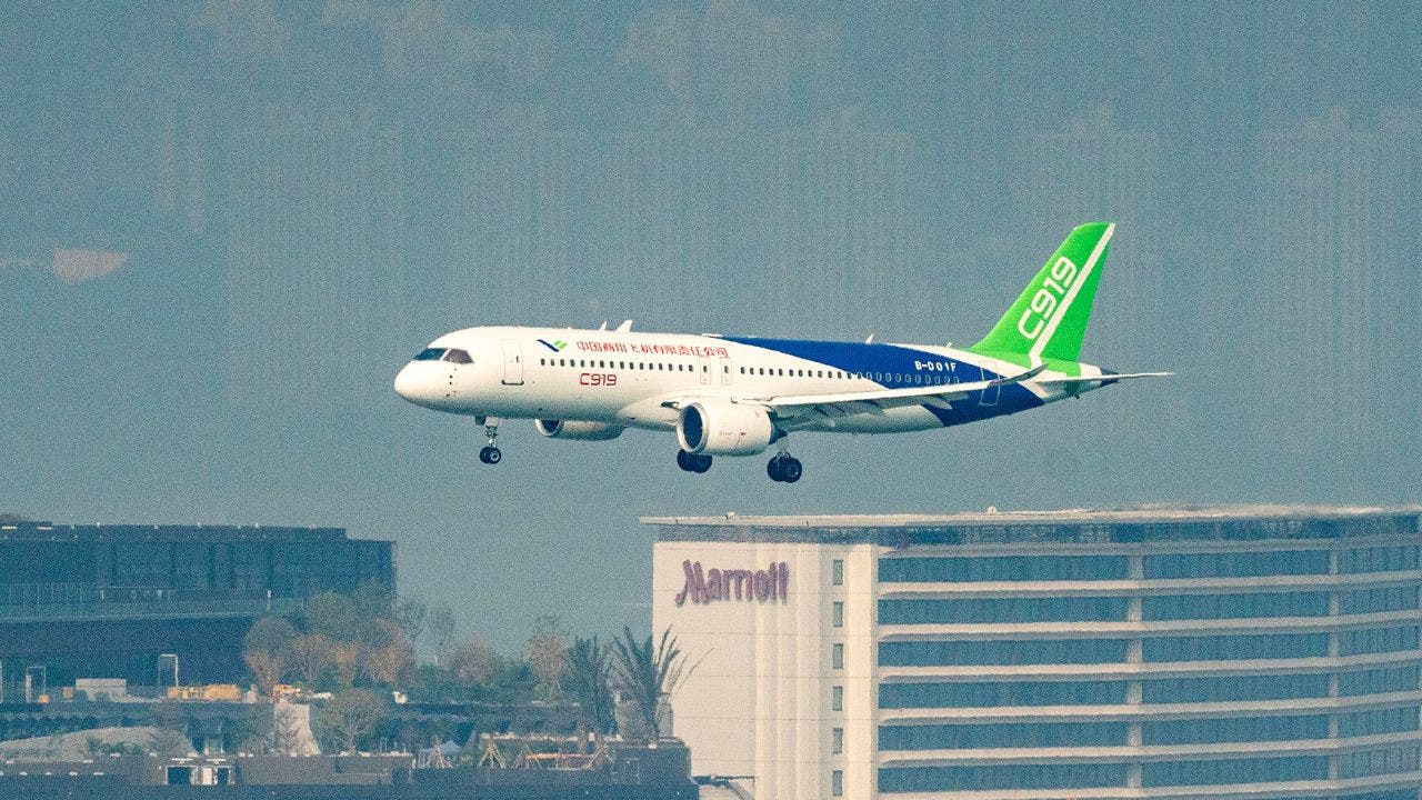 The-C919-lands-in-Hong-Kong.jpg