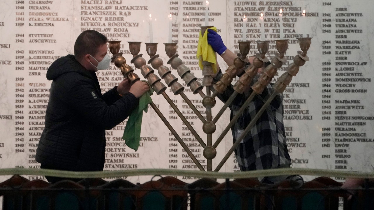 poland_menorah.jpg