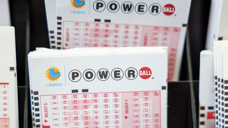 powerball-ticket-closeup.jpg