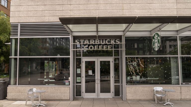 starbucks-closed-2.jpg