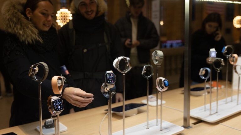 Apple-Watch-GettyImages-1863294275.jpg