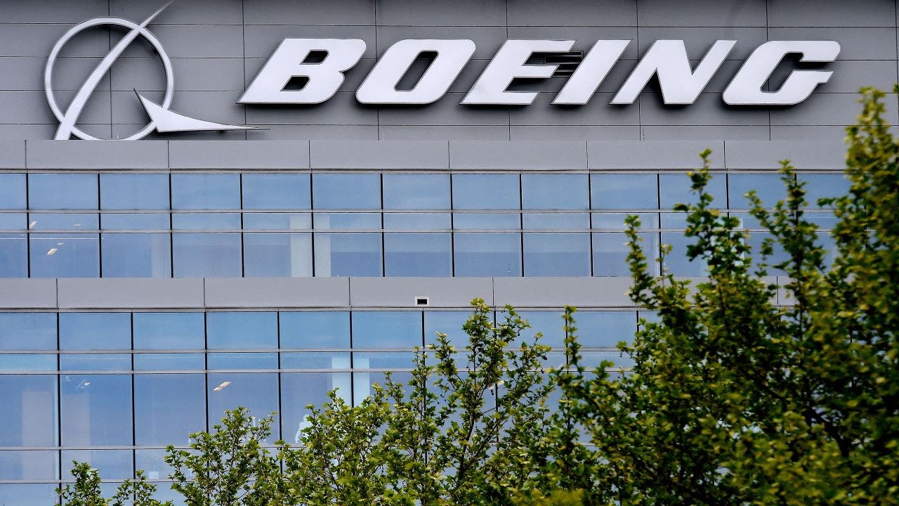 Boeing-Logo-GettyImages-1211275411.jpg