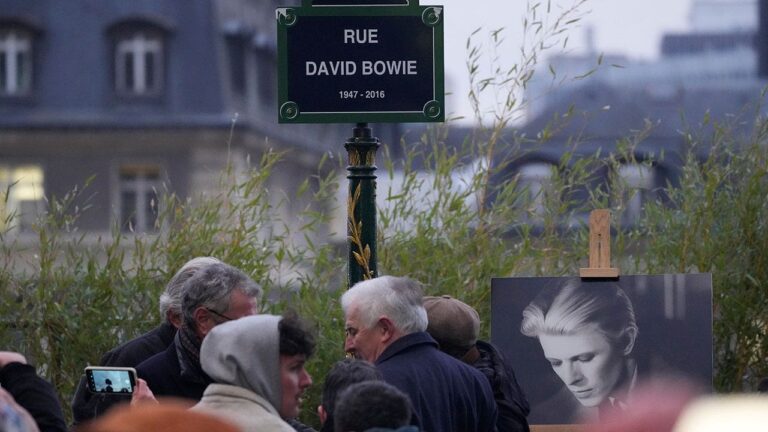 David-Bowie-Paris.jpg