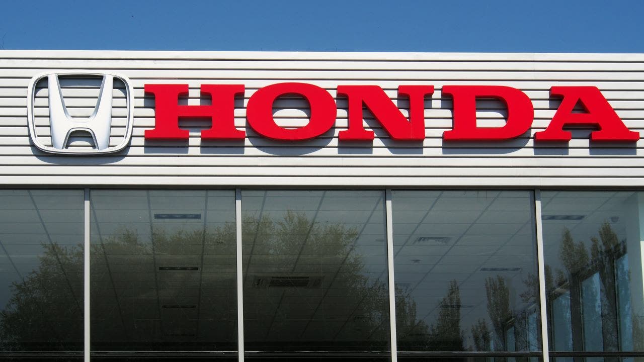 Honda-Dealership-GettyImages-906980576.jpg