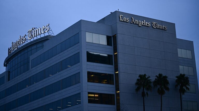 LA-TIMES-BUILDING-LA-LAYOFFS.jpg