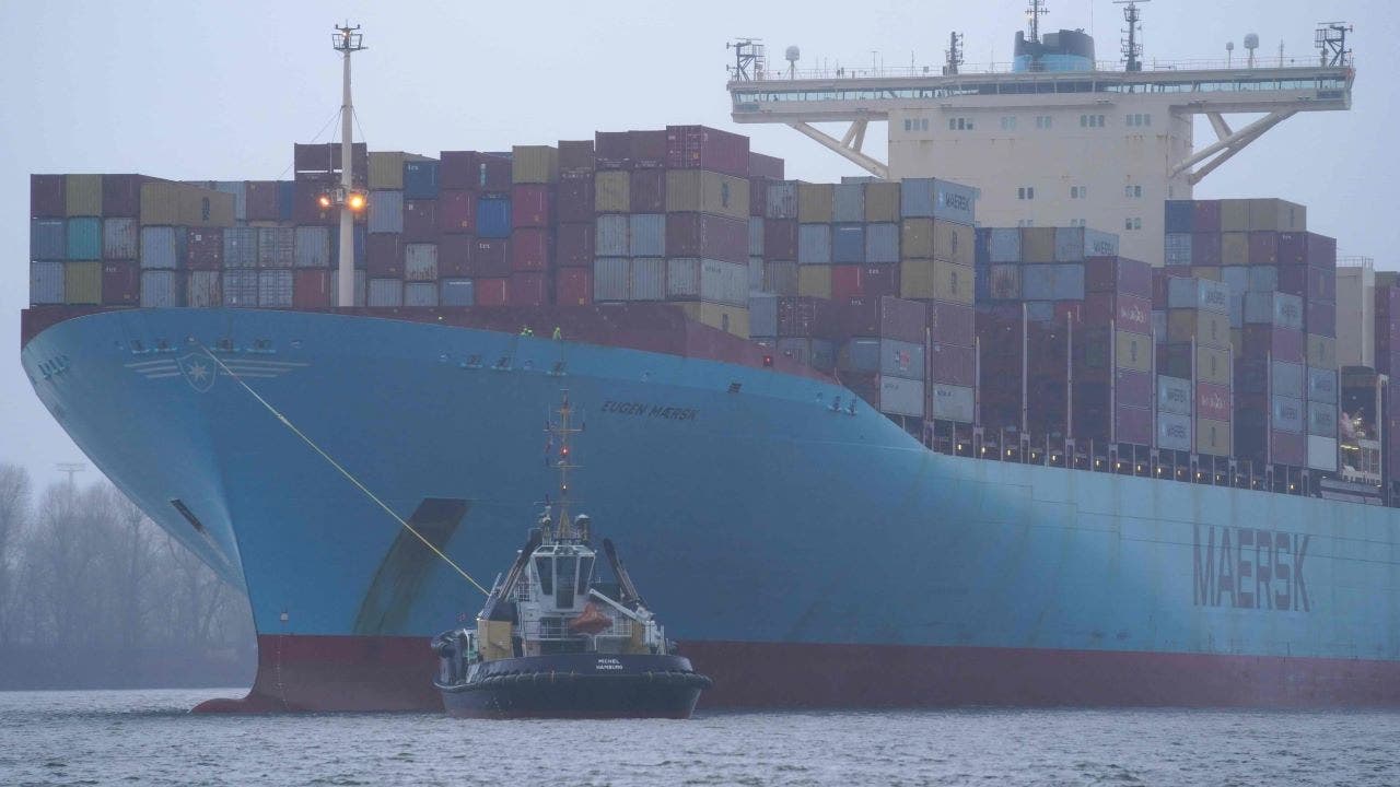 Maersk-Shipping-GettyImages-1249215539.jpg