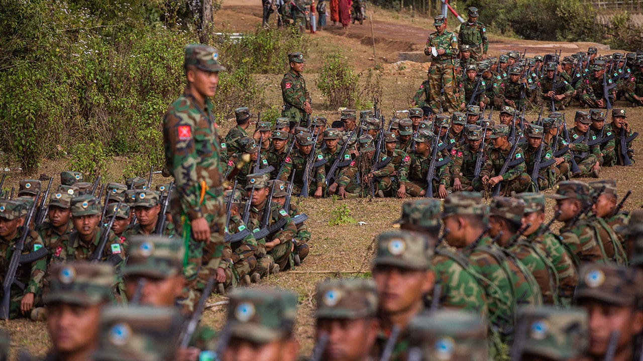 Taaung-Soldiers.jpg