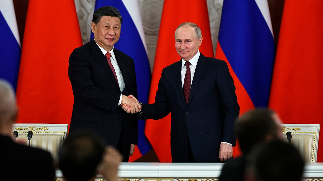 XI-JINPING-PUTIN-MEET-AP.jpg