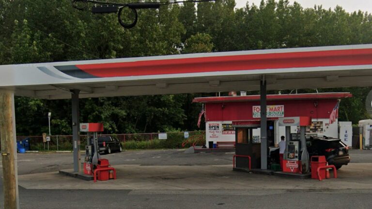 conoco-gas-station-camden-new-jersey.jpg