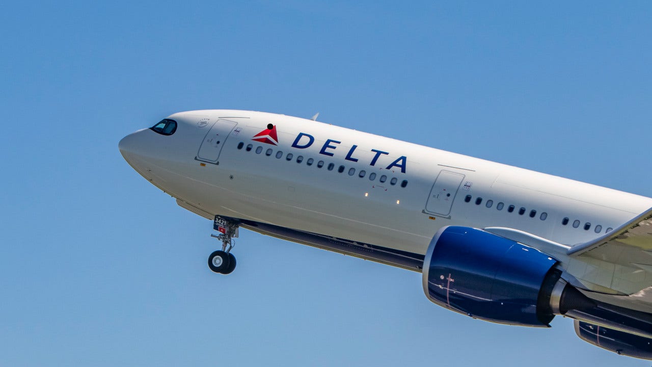 delta-airlines-flight.jpg