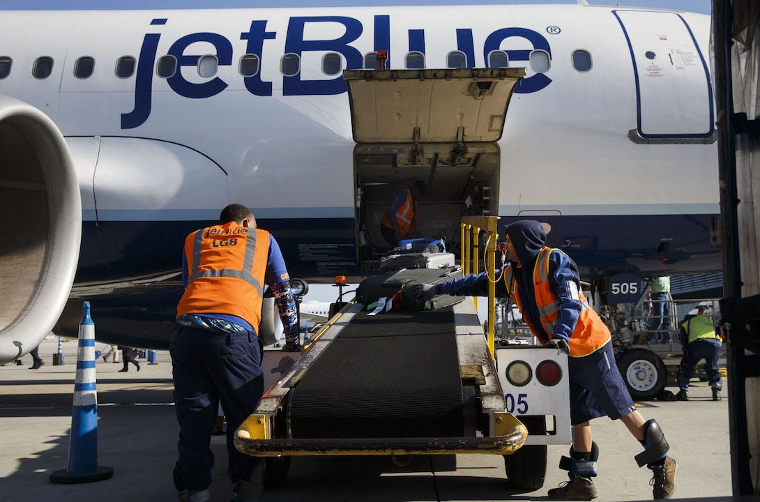 JetBlue-ground-crew-1.jpg