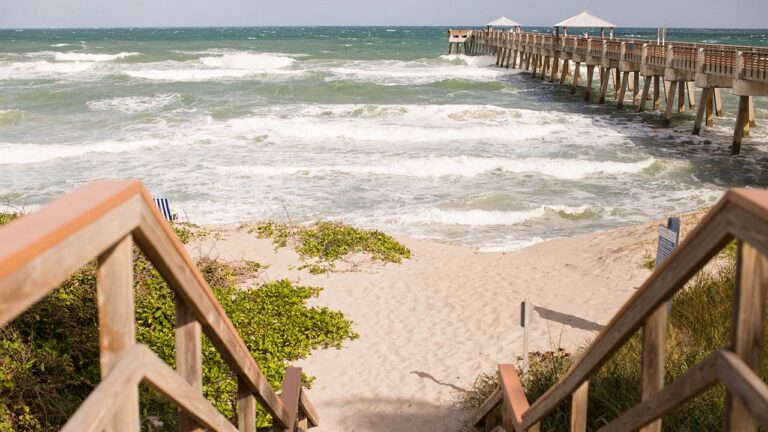 Juno-Beach-Pier.jpg