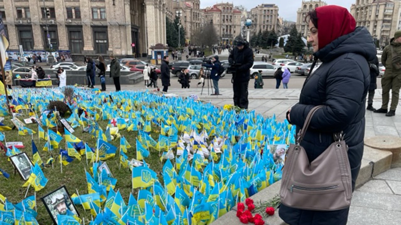 Kyiv-flag-memorial2.jpg