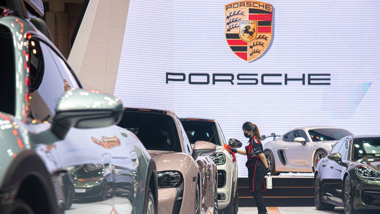 Porsche-Showroom.jpg