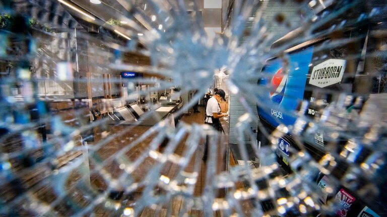 RETAIL-CRIME-SMASHED-WINDOW-GETTY.jpg