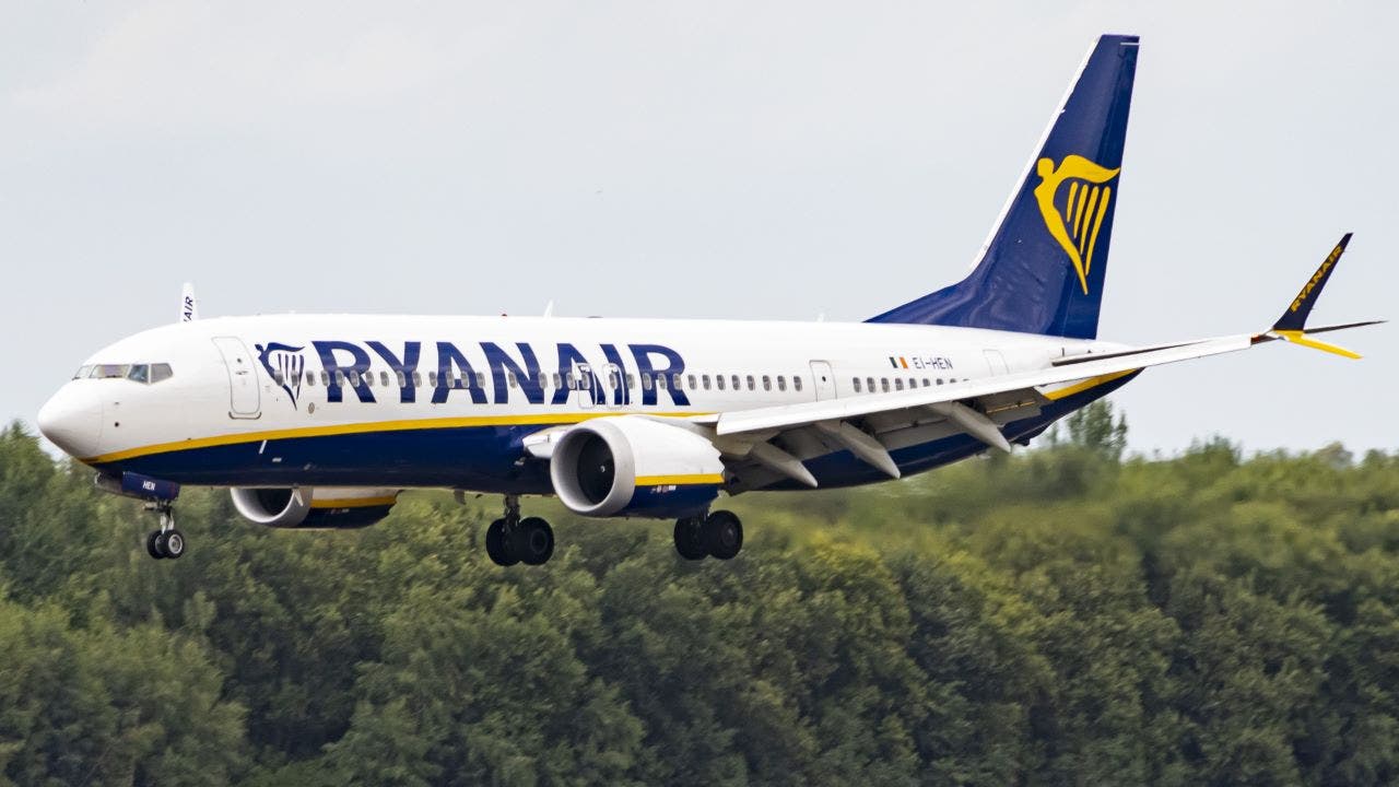 Ryanair-Boeing-8200-Max-Landing.jpg