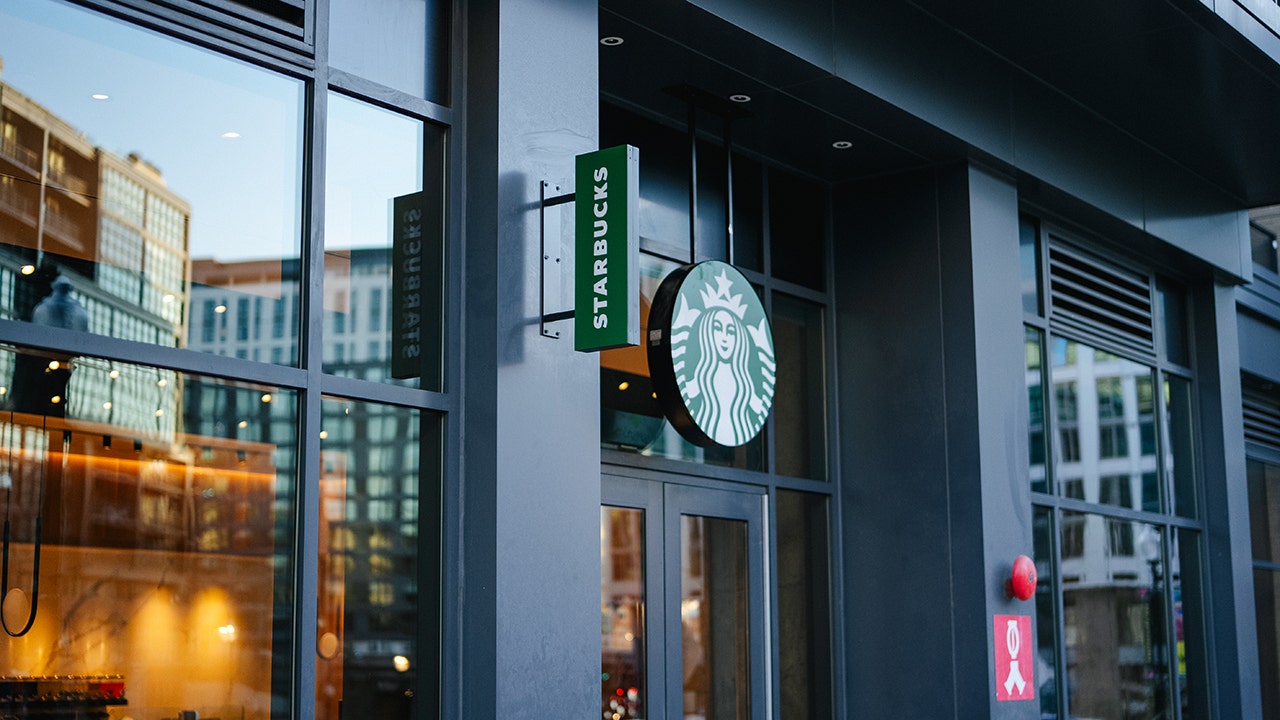 Starbucks-4.jpg