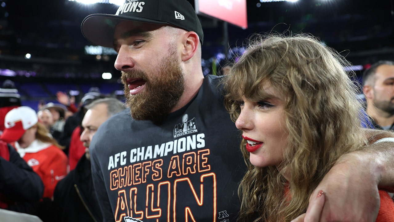 Taylor_Swift_Travis_Kelce.jpg