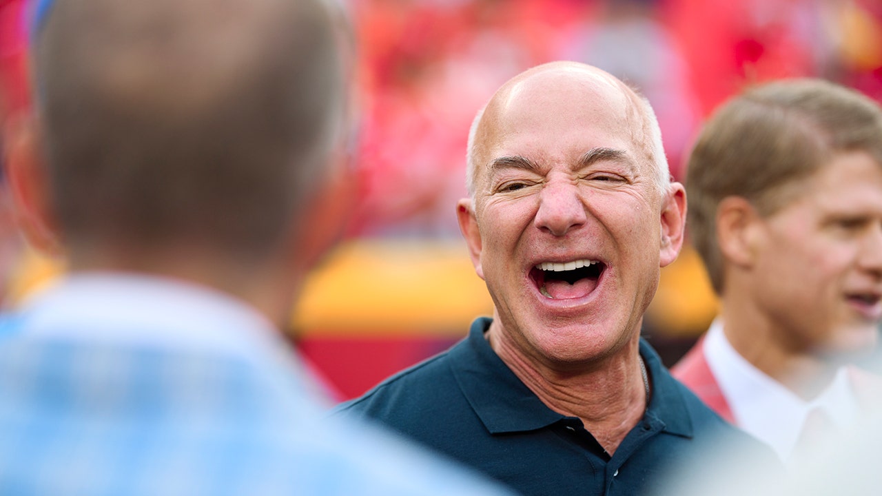 bezos-laughing.jpg