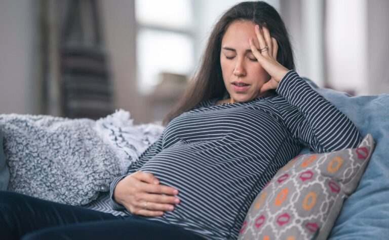 pregnant-woman-nausea.jpg