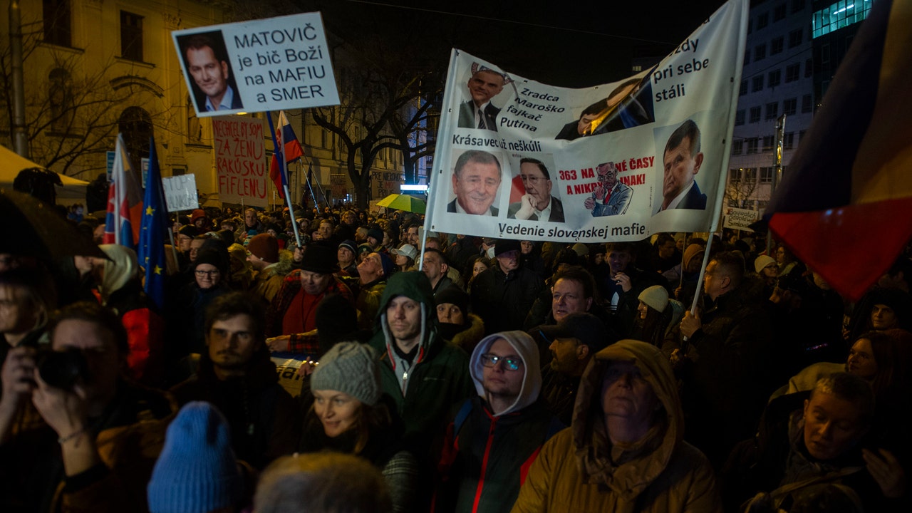 slovakia_protesters.jpg