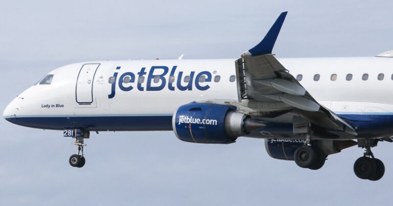 220302-new-york-jet-blue-2020-ac-1130p-b07ab4.jpg